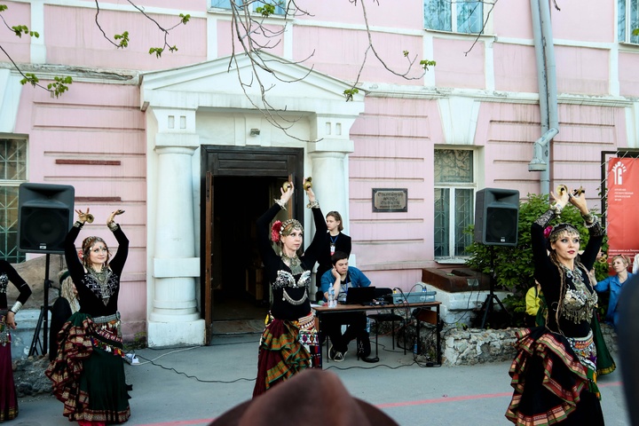 Dist Photo 1