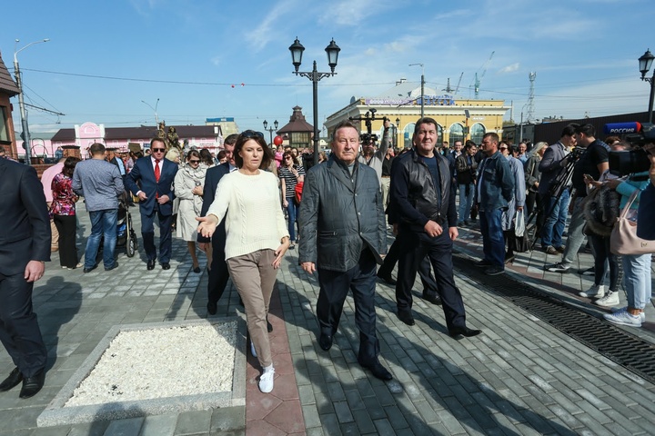 Dist Photo 1
