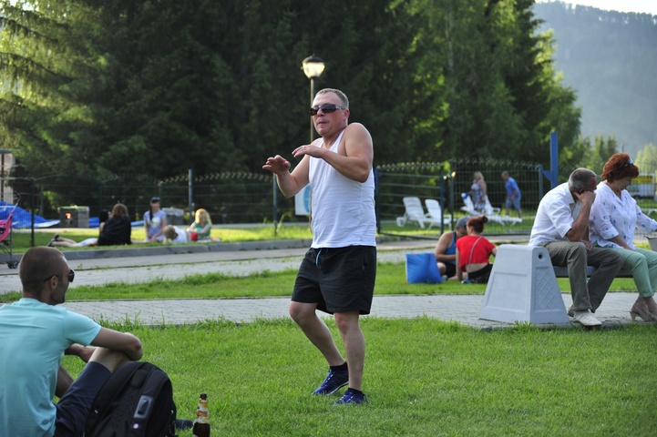 Dist Photo 1
